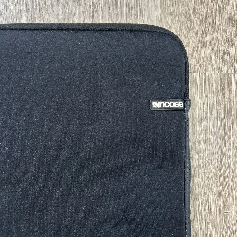 Incase Facet Laptop Sleeve for 16